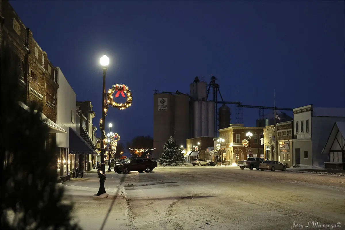 Downtown Remsen, Iowa decorated and lit in the evening